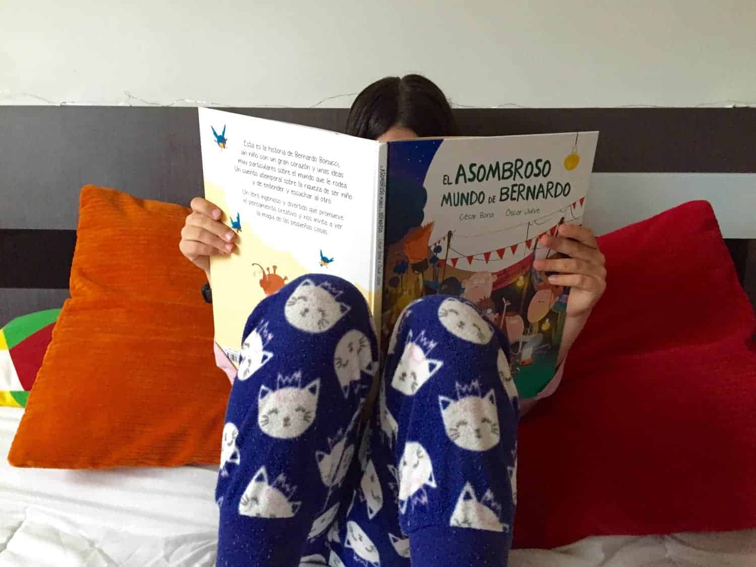 Disfruta como un niño con El asombroso mundo de Bernardo, un libro de César Bona