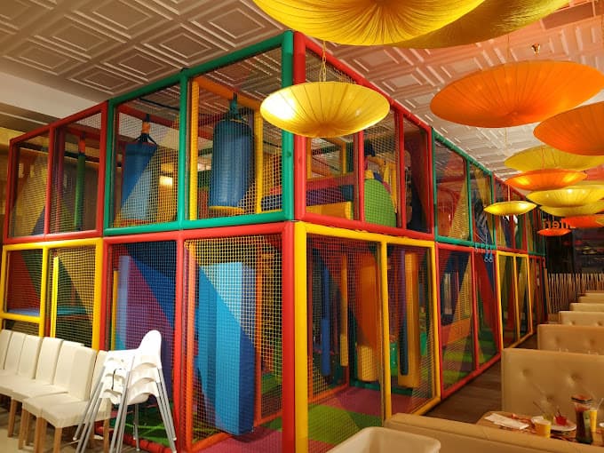 Restaurante El Reino Asador, restaurante con parque de bolas en San Blas, Madrid