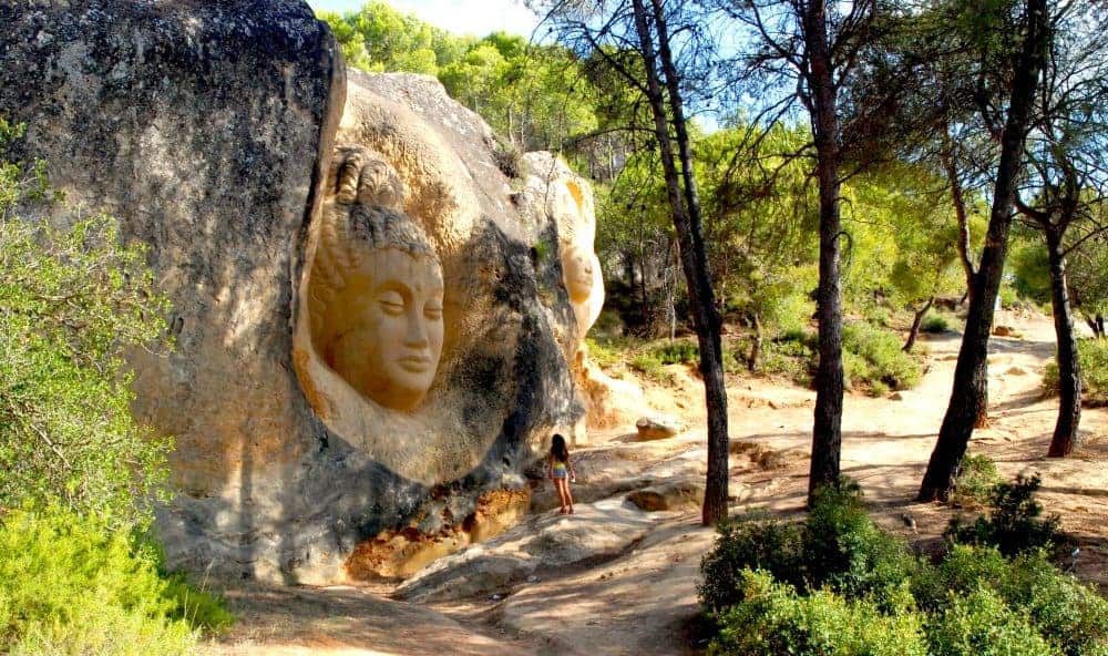 La Ruta de las Caras: Un paseo sorprendente entre esculturas en plena naturaleza