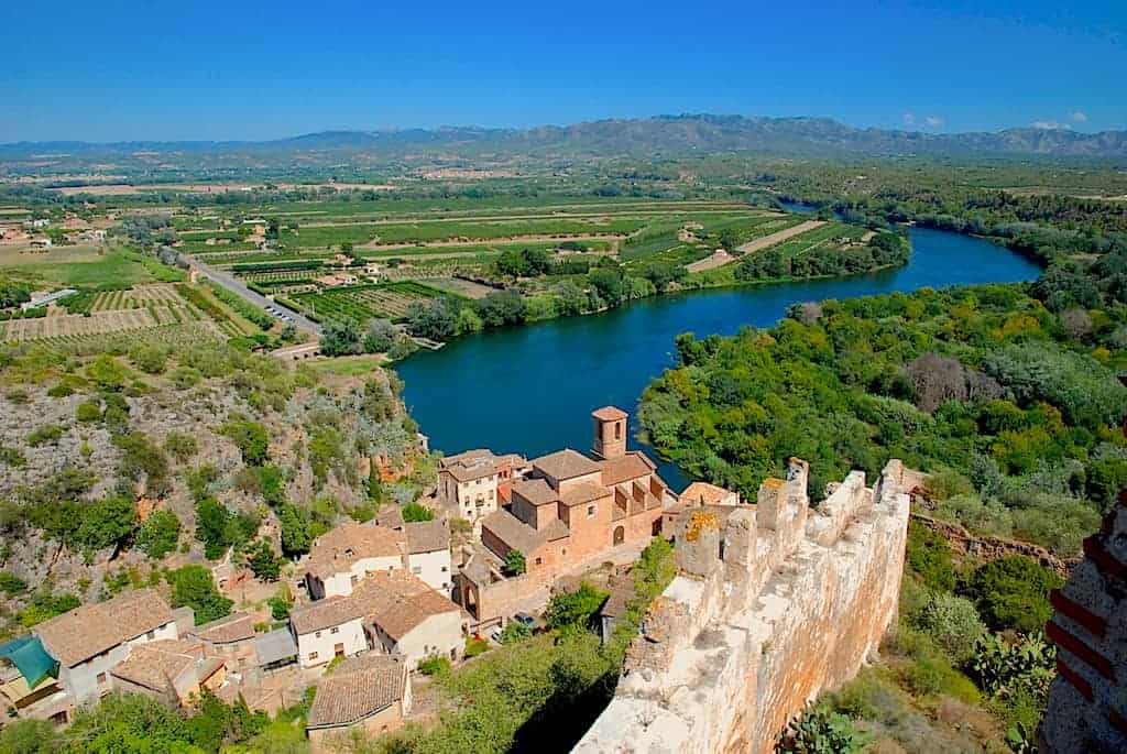 Viajamos al pasado a través de los muros del castillo de Miravet