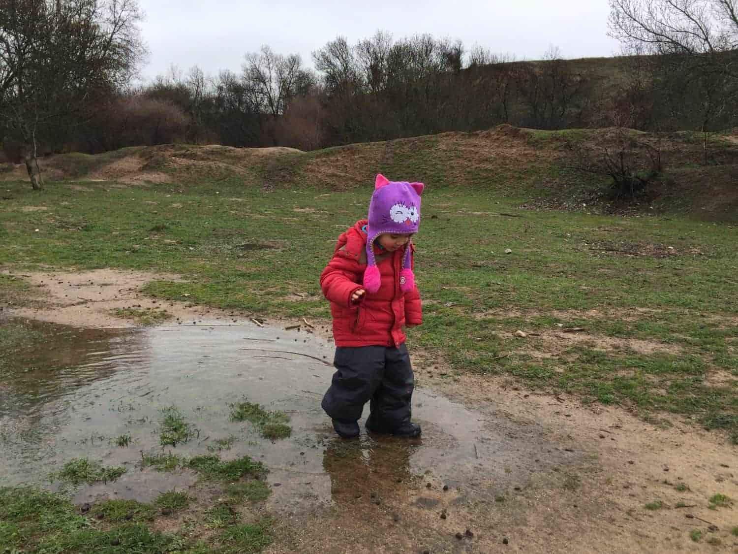 Reto de Instagram de abril #12razonesparaviajarenfamilia: ¿Disfrutamos el mal tiempo jugando?