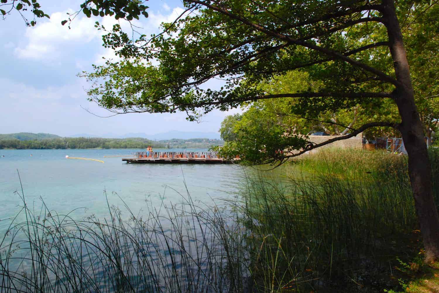 Bañarse en el lago de Bañolas es una experiencia estupenda