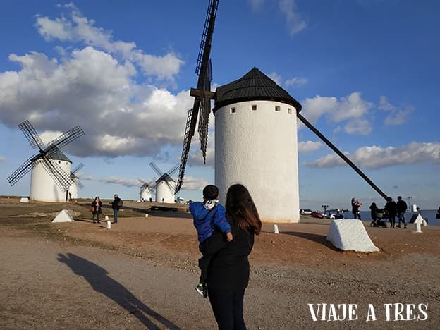 Un paseo por los impresionantes molinos de La Mancha