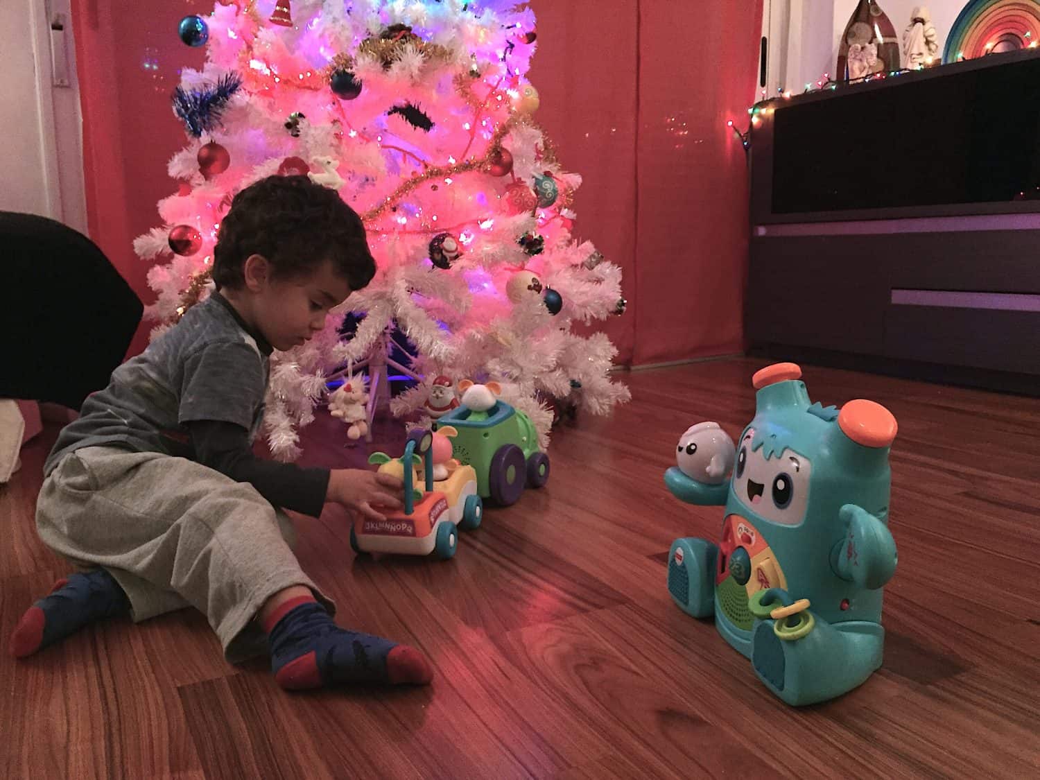 Sello de calidad de Madresfera: Rocky Roquero y Tren Robi de Fisher-Price